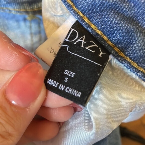 Dazy SHEIN Zipper Fly Raw Hem Straight Leg Jeans Size Small - Picture 8 of 8